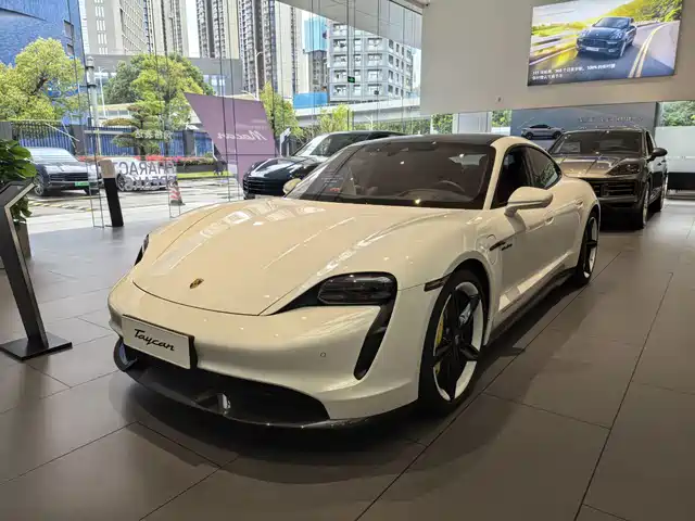 Porsche Taycan 2025