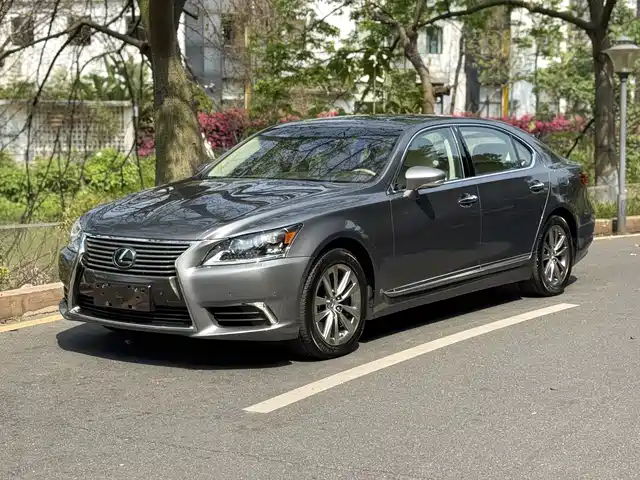 Lexus Lexus LS 2016