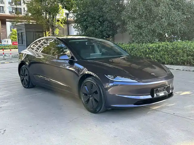 Tesla Model 3 2024