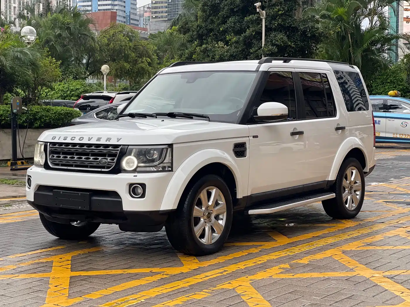 Land Rover Discovery 2014