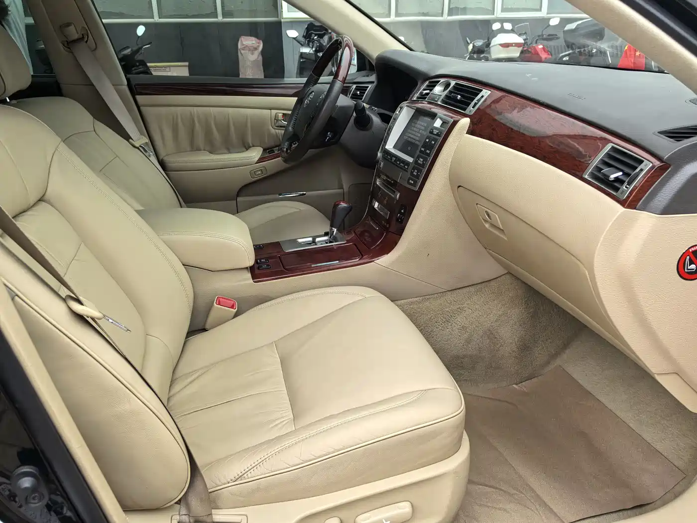 Hongqi Оригинал: Hongqi盛世