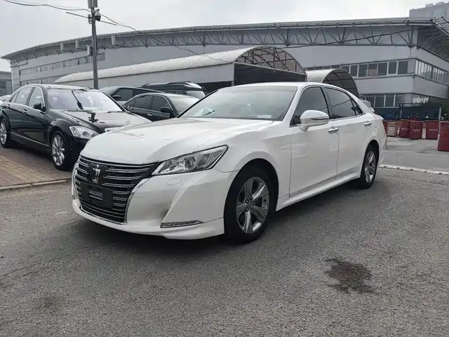 Toyota Crown 2015