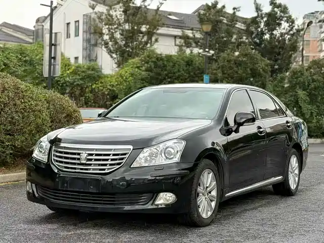 Toyota Crown 2011
