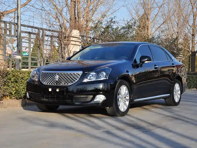 Toyota Crown 2011