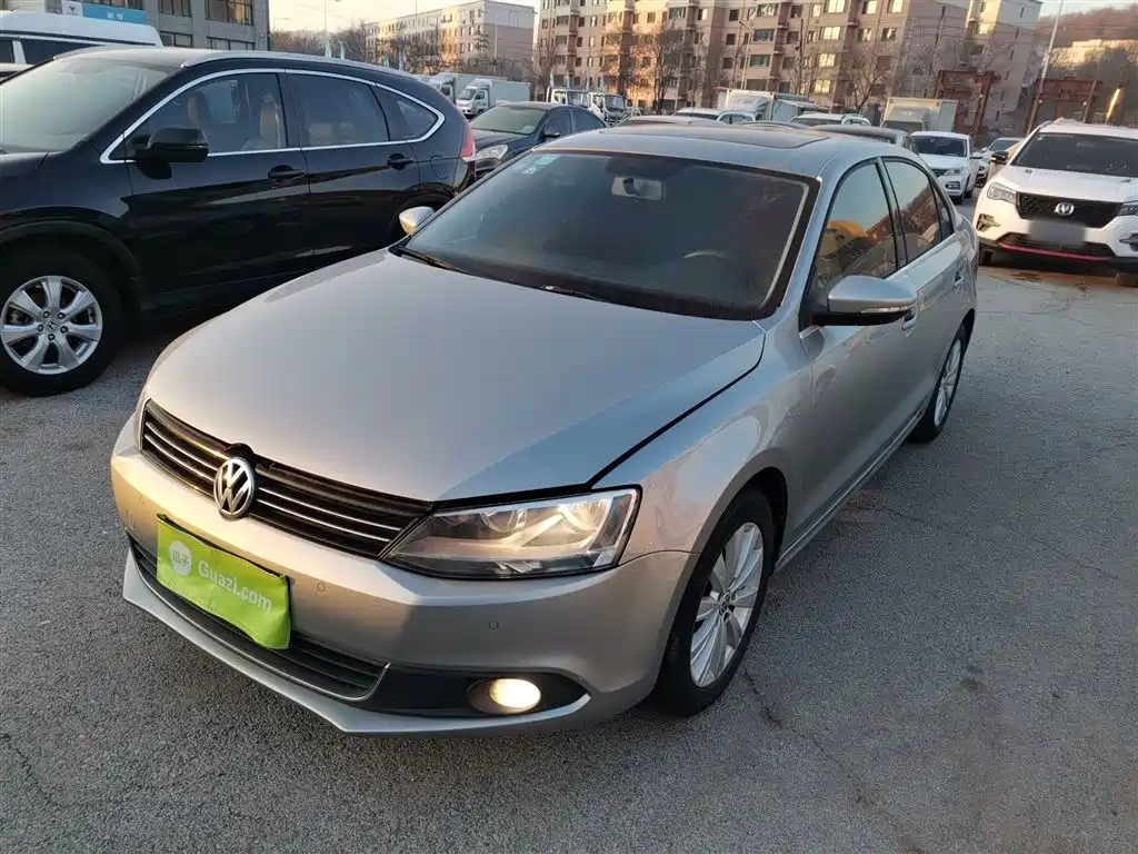 Volkswagen Sagitar 2013