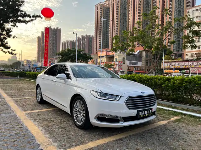 Ford Taurus 2016