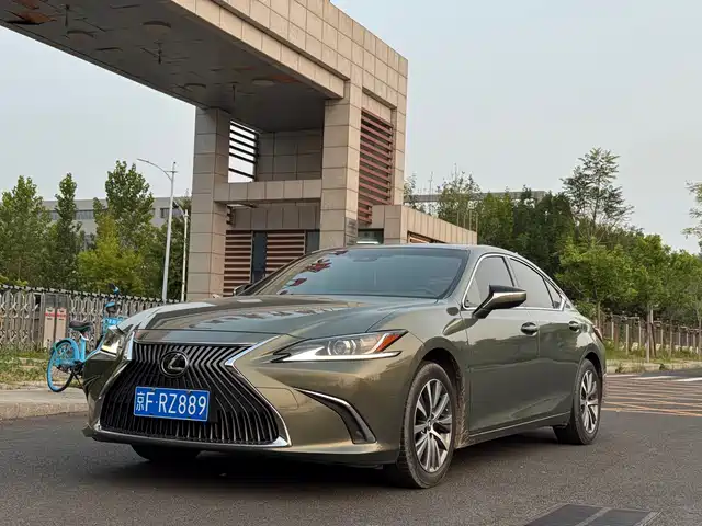 Lexus Lexus ES 2021