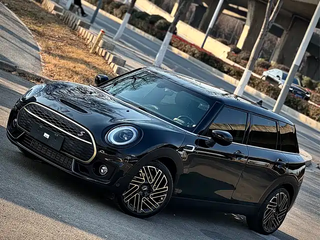 MINI MINI CLUBMAN 2022