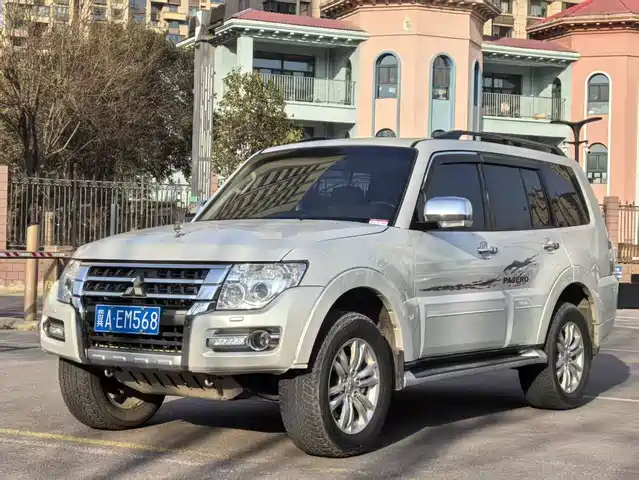 Mitsubishi Pajero (Import) 2018
