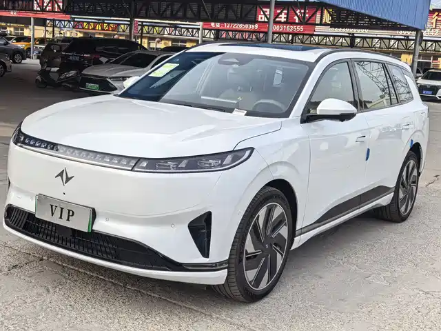 Dongfeng Yipai eπ008 2025