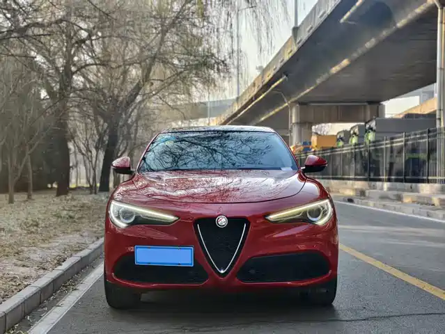 Alfa Romeo Stelvio 2017