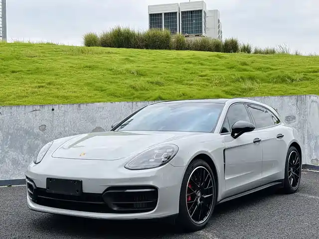 Porsche Panamera 2022