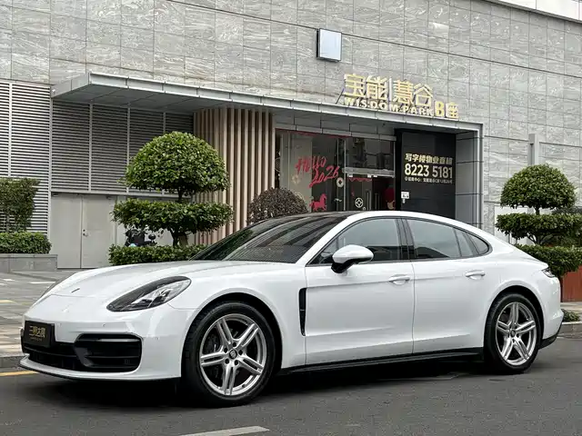 Porsche Panamera 2022