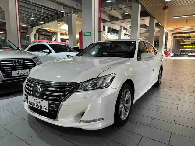 Toyota Crown 2015