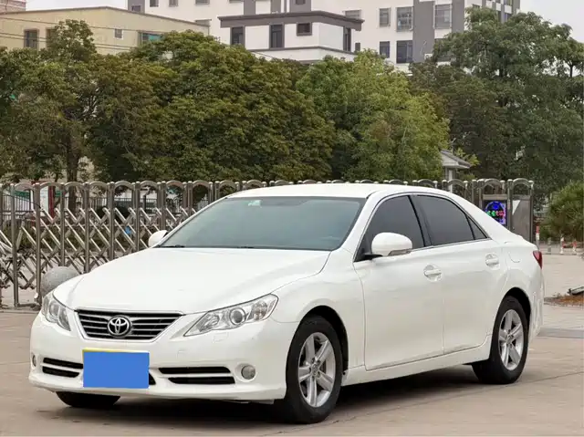 Toyota Reiz 2010