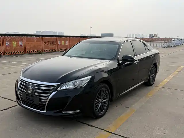 Toyota Crown 2016