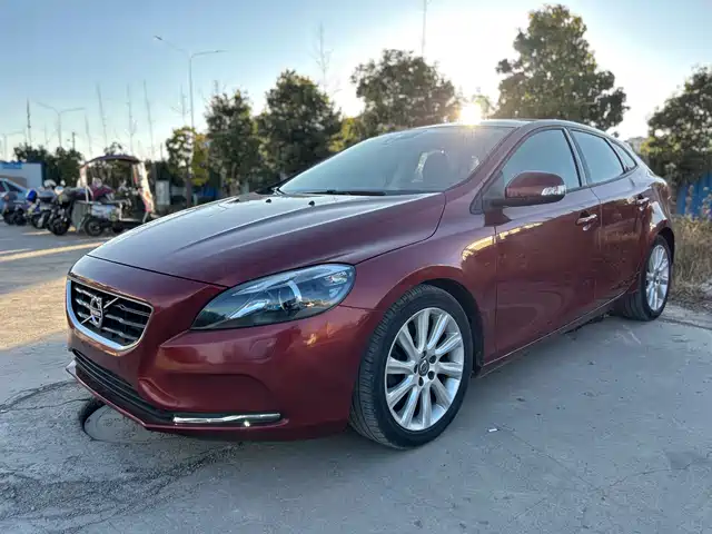 Volvo Volvo V40 2015