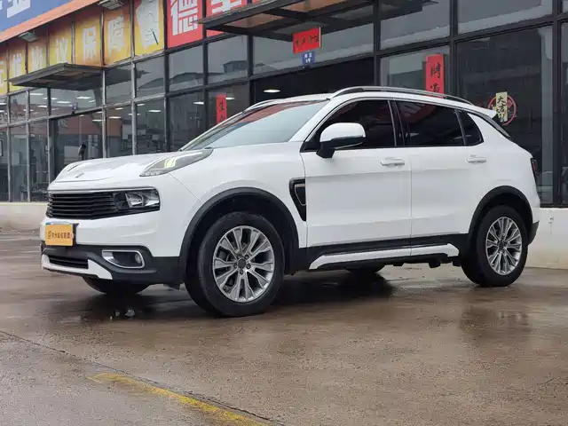 Lynk & Co Lynk & Co 01