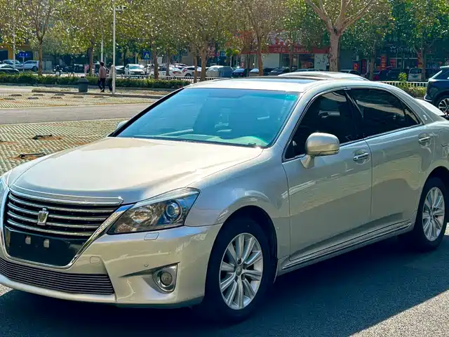 Toyota Crown 2012