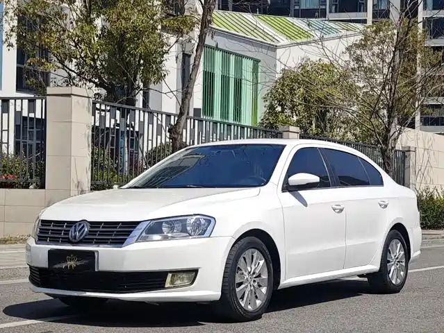 Volkswagen Lavida 2012