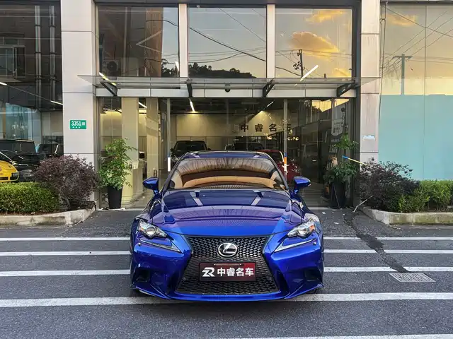 Lexus Lexus IS 2016
