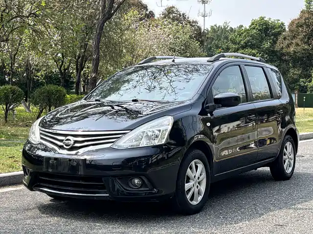 Nissan Livina 2013