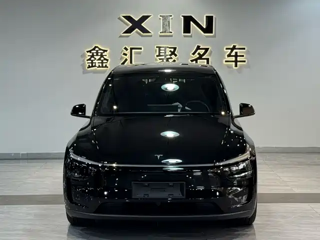 Tesla Model Y L 2026