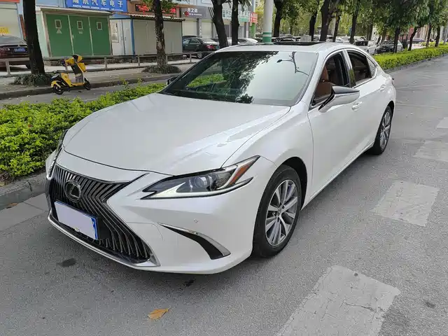 Lexus Lexus ES 2020