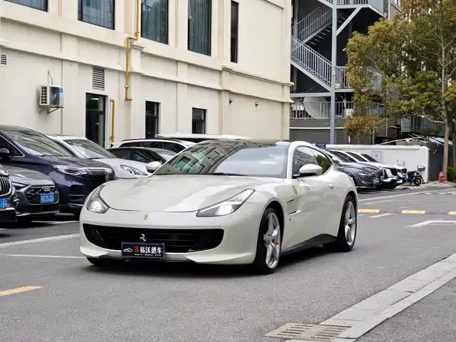 Ferrari GTC4Lusso 2019