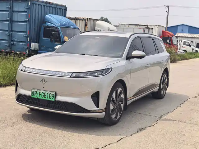 Dongfeng Yipai eπ008 2025
