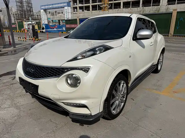 Infiniti Infiniti ESQ 2014