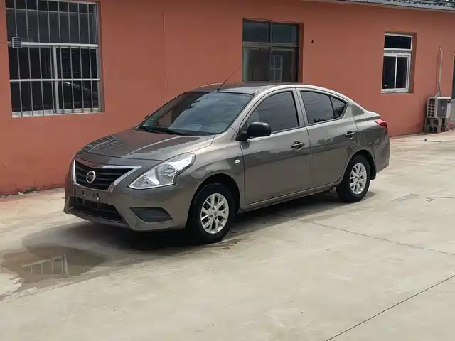 Nissan Sunny 2015