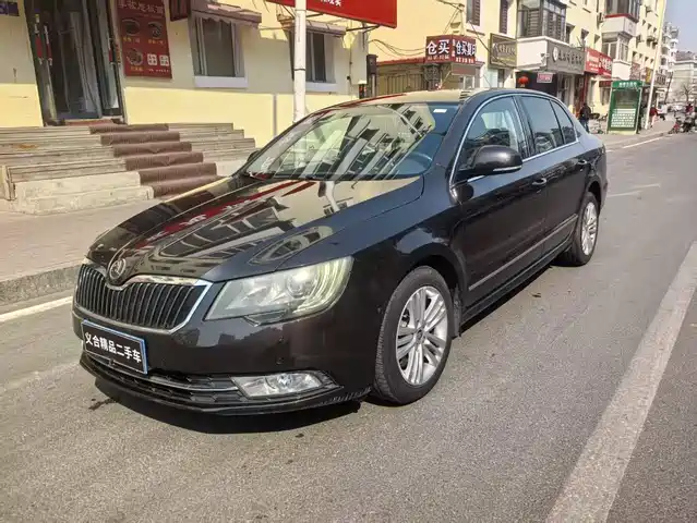 Škoda Superb 2014