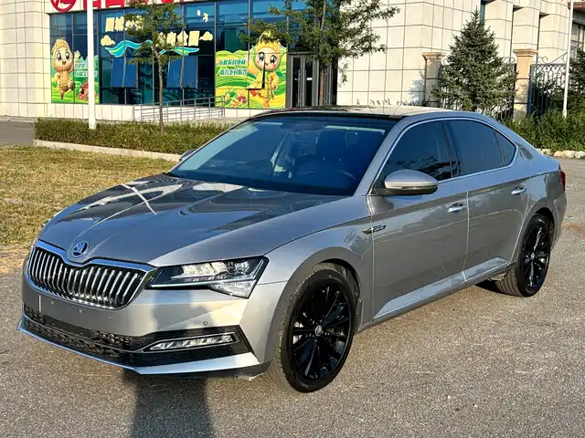 Škoda Superb 2023
