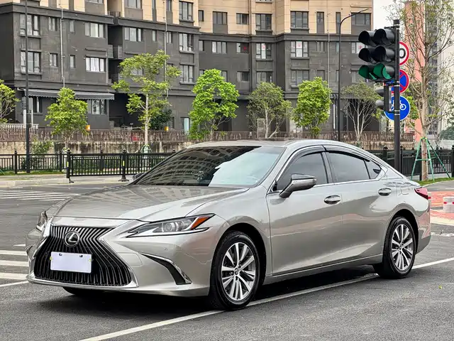 Lexus Lexus ES 2021
