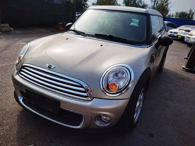 MINI MINI CLUBMAN 2011