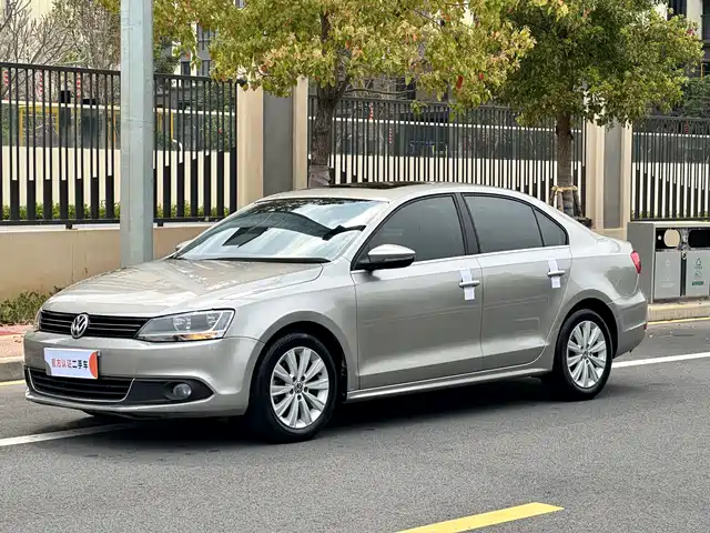 Volkswagen Sagitar 2014