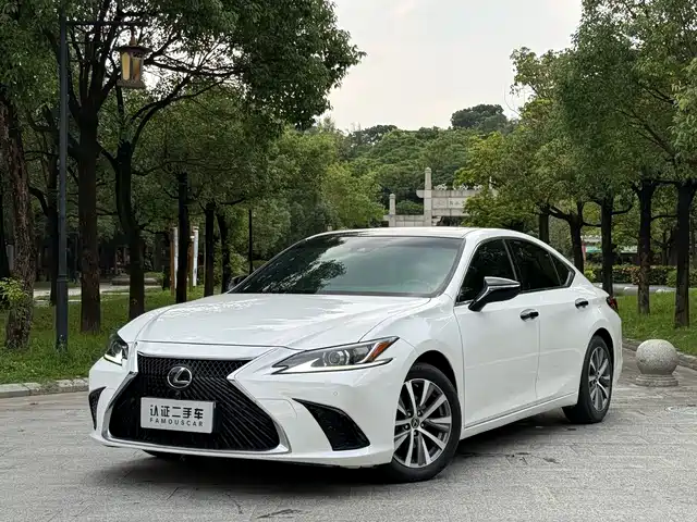Lexus Lexus ES 2019