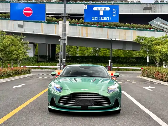 Aston Martin Aston Martin DB12 2025