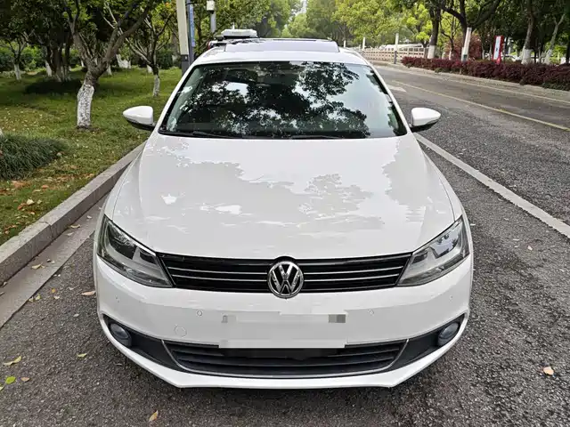 Volkswagen Sagitar 2014