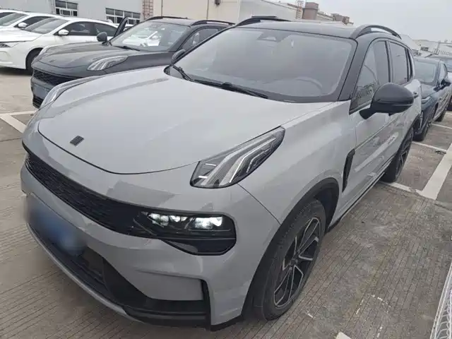 Lynk & Co Lynk & Co 01