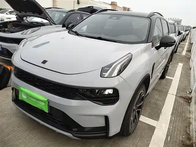 Lynk & Co Lynk & Co 01