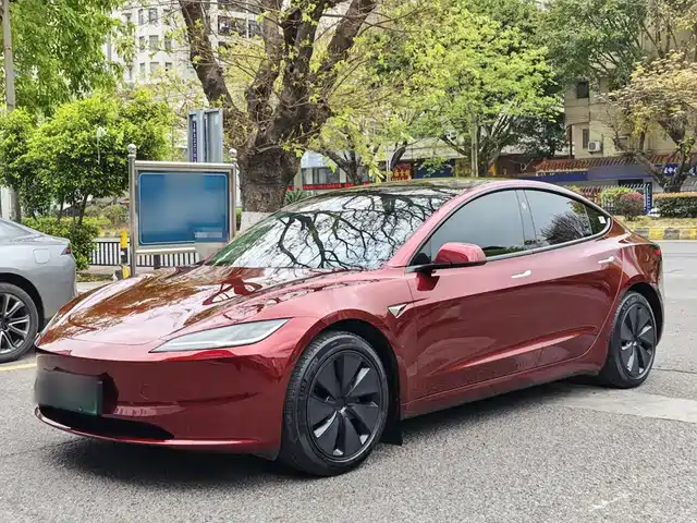 Tesla Model 3 2024
