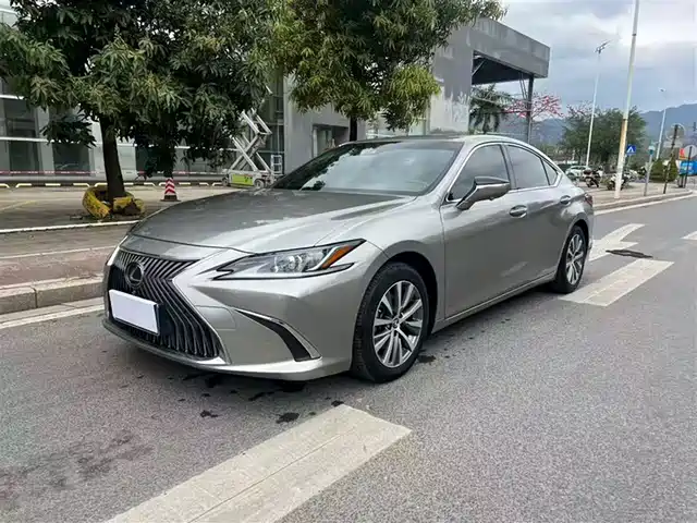 Lexus Lexus ES 2020