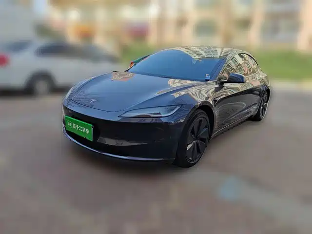 Tesla Model 3 2024