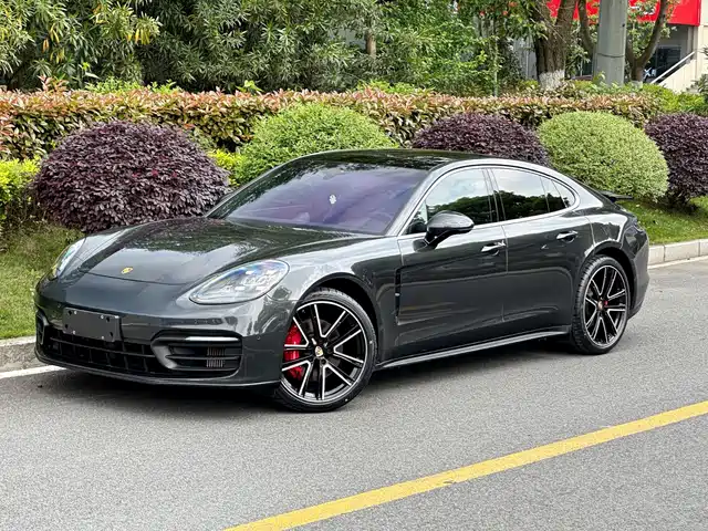 Porsche Panamera 2022
