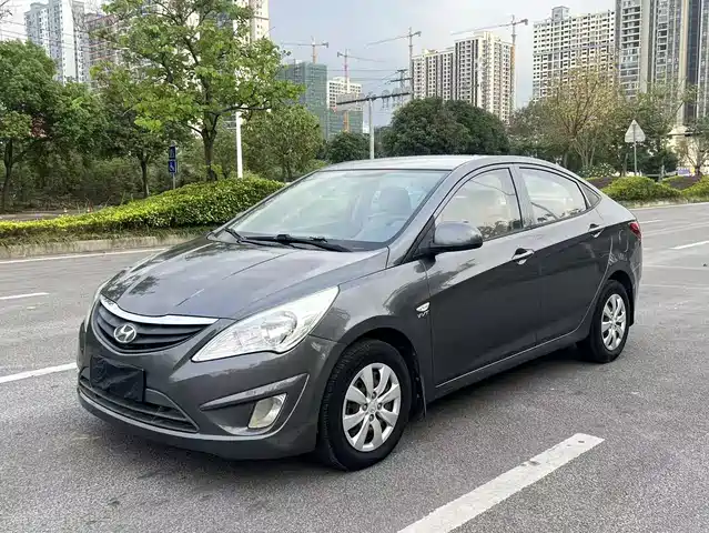 Hyundai Verna 2012