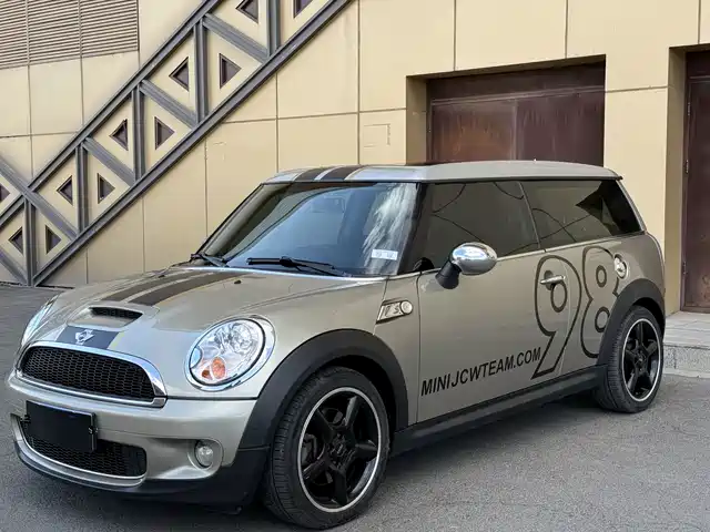 MINI MINI CLUBMAN 2010