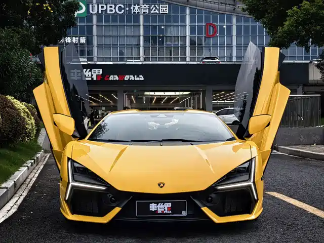 Lamborghini Revuelto 2025