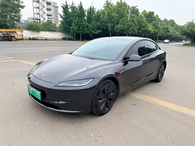 Tesla Model 3 2024